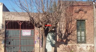 Casa en venta en calle Tucumán