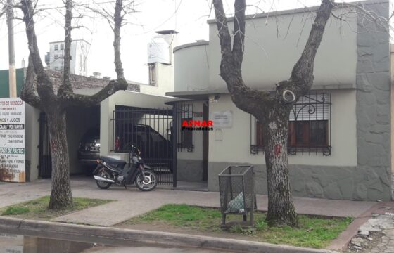 Casa en venta en calle Elizondo