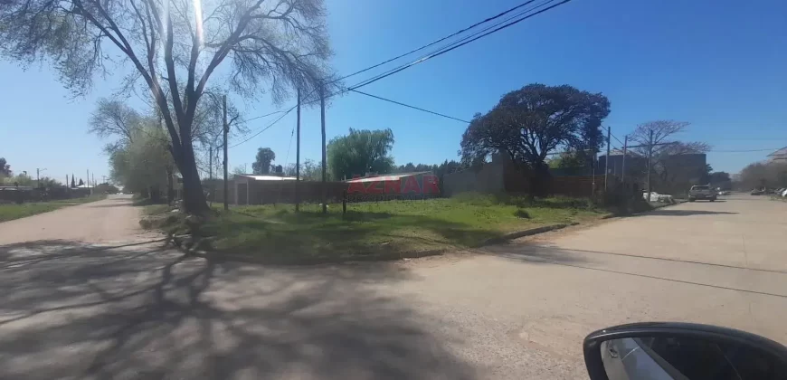 Terreno en Saavedra y Gardel